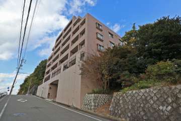 ベルカーサ高座台の外観(南東側から）