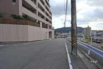 敷地南側の前面道路