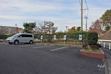 来客者の駐車場も備えています。