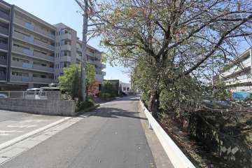 敷地北側の前面道路