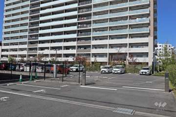 駐車場の出入り口（ロボットゲート付き）