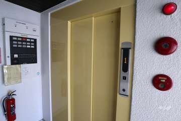 共用のエレベーター