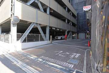 駐車場の出入り口（ロボットゲート付き）