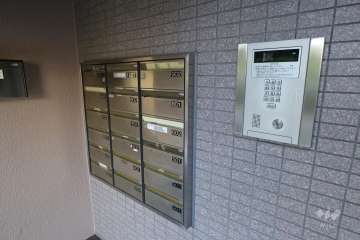 共用ポストとオートロック