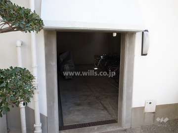 建物1階部分にある駐輪場