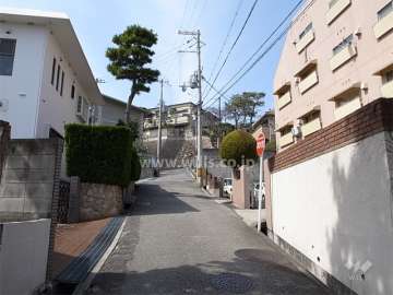 敷地南側の前面道路
