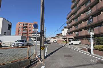 敷地南側の前面道路