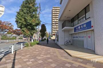 敷地西側の前面道路