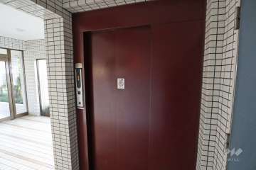 共用のエレベーター