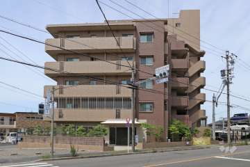 グランコート勝川の外観（東側から）