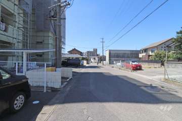 敷地北側の前面道路