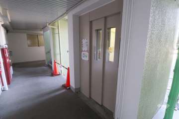 共用のエレベーター