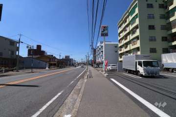 敷地南側の前面道路