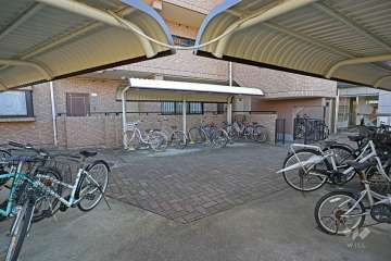 屋内に設けられた駐輪場