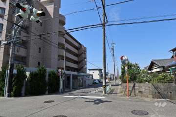 敷地北西側の前面道路