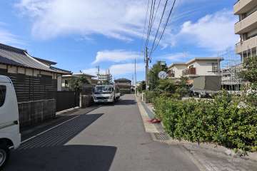 敷地南側の前面道路