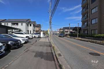 敷地西側前面道路は県道214号（松本名古屋線）です。