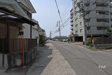 敷地東側の前面道路