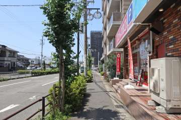 敷地南側の前面道路