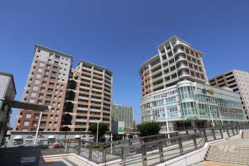 ライオンズステーションプラザ勝川弐番館の外観(東側から）