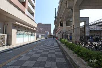 敷地南側の前面道路