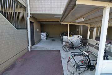 ルーフ付き駐輪場
