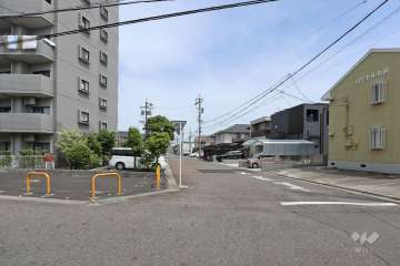 敷地東側の前面道路