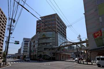 ライオンズステーションプラザ勝川壱番館北の外観(北西側から）