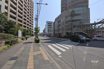 敷地北側の前面道路