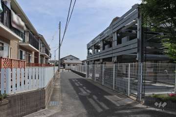 敷地北西側の前面道路