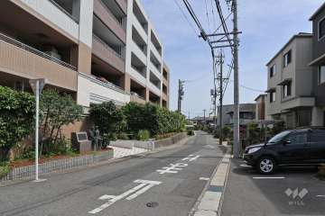 敷地南東側の前面道路