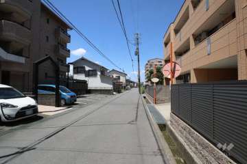 敷地北側の前面道路