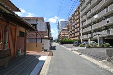 敷地南側の前面道路