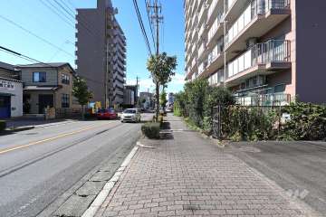 敷地南側の前面道路