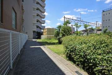 敷地北側の前面道路