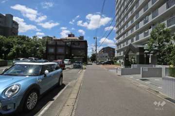 敷地南側の前面道路