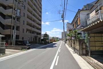 敷地北側の前面道路