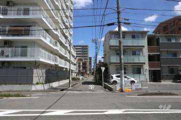 敷地東側の前面道路