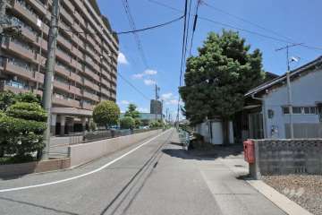 敷地南側の前面道路