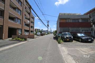 敷地南側の前面道路