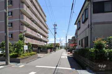 敷地南側の前面道路