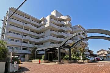 シャルマンコーポ春日井の外観（北東側から）