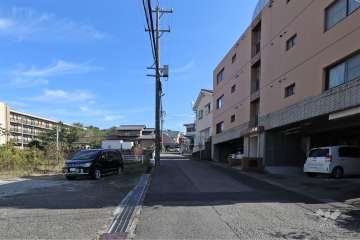 敷地北側の前面道路