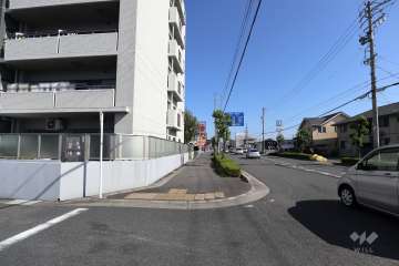 敷地南東側の前面道路