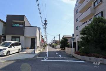 敷地北西側の前面道路