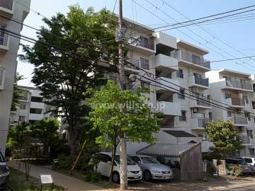 公団千里緑丘団地１９号棟の外観（北東側）