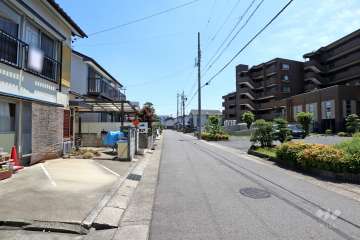 敷地北側の前面道路