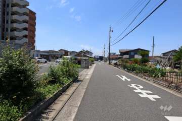 敷地北側の前面道路