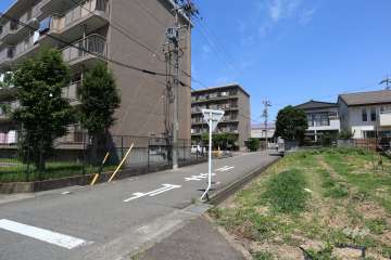 敷地東側の前面道路