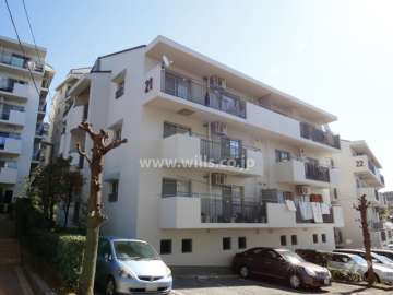 公団千里緑丘団地２１号棟の外観（北西側から）